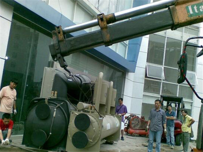 南票区随车吊和汽车吊的核心区别是什么？哪种更省钱？