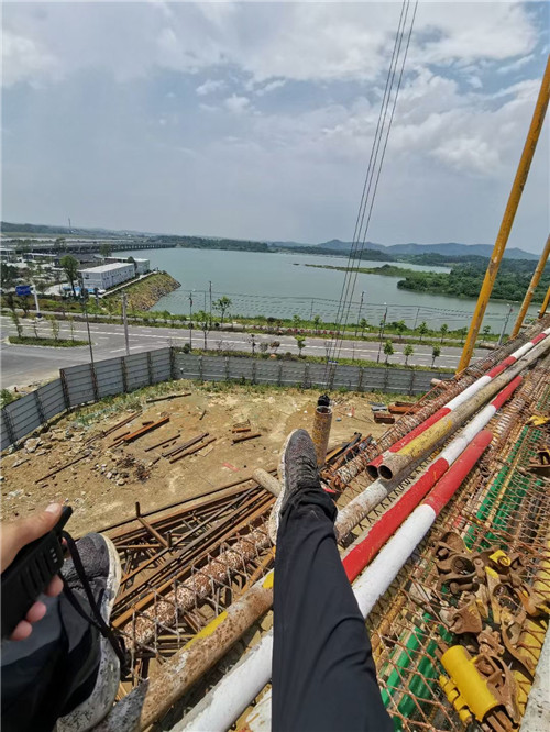 南票区作业中发生设备损坏或人员意外，责任怎么划分？