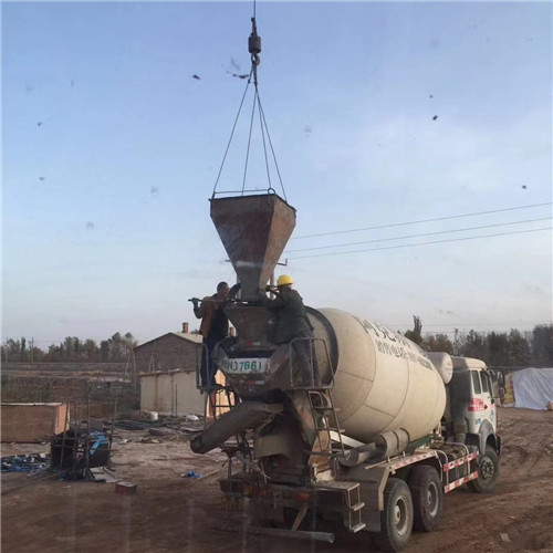 南票区“精准瞄准”—— 吊车的 “定位导航” 技术