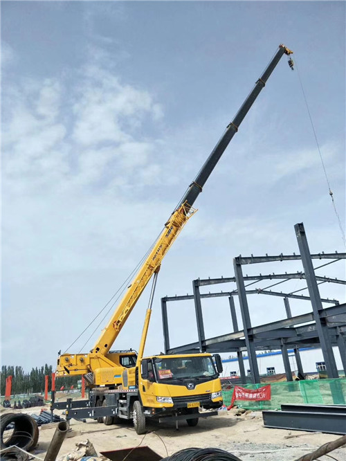 南票区超高层建筑钢结构吊装案例